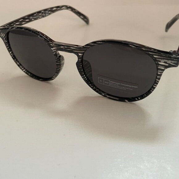Gray Marble Round Sunglasses - Picture 3 of 6
